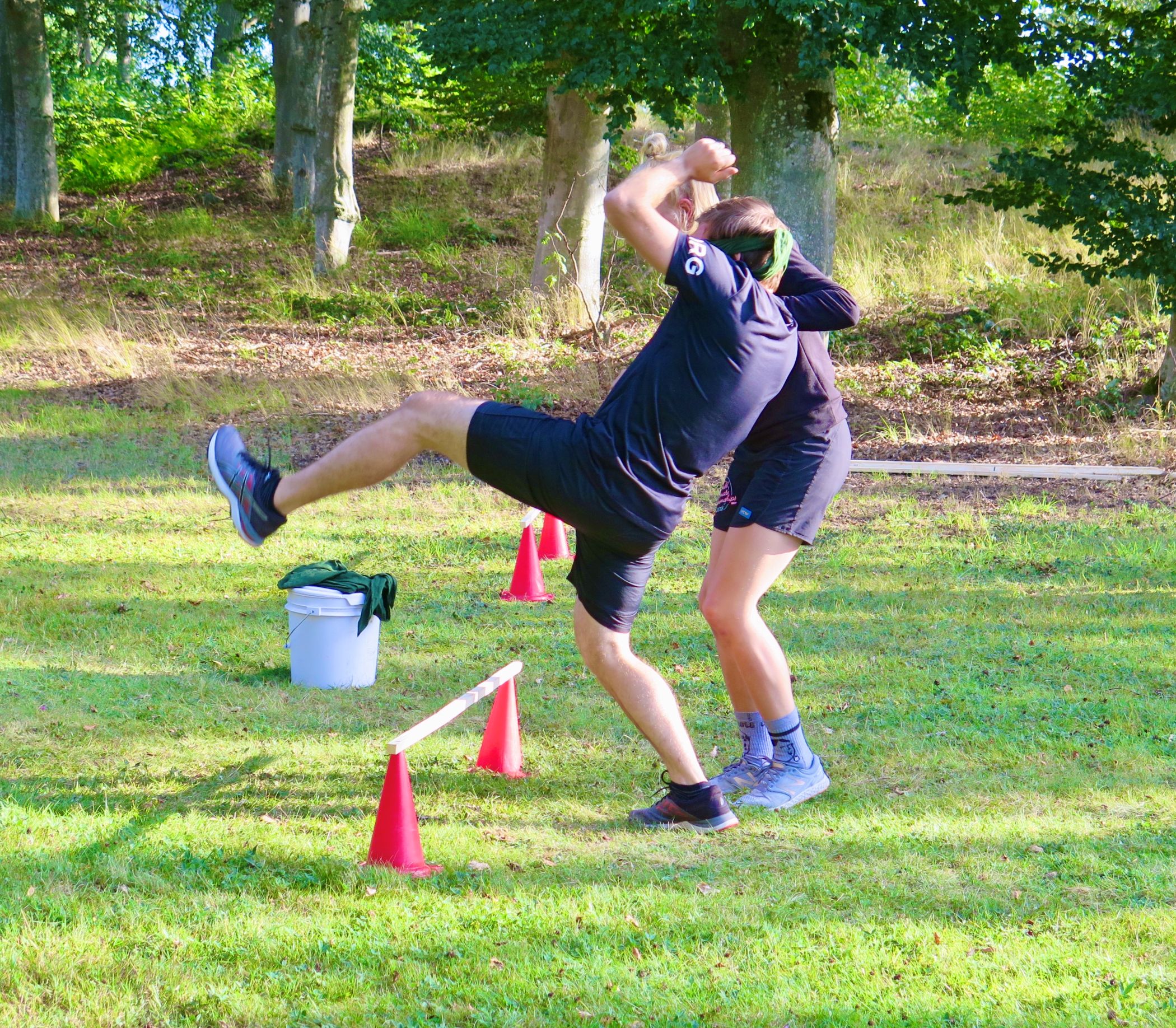 Tävling under sommaren på gräset.